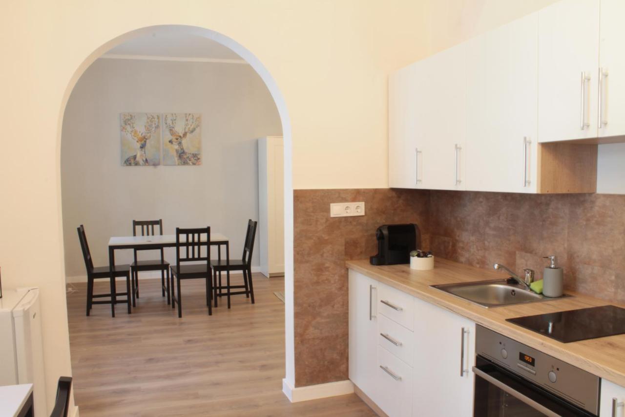Zwinger Apartman Sopron Exterior photo